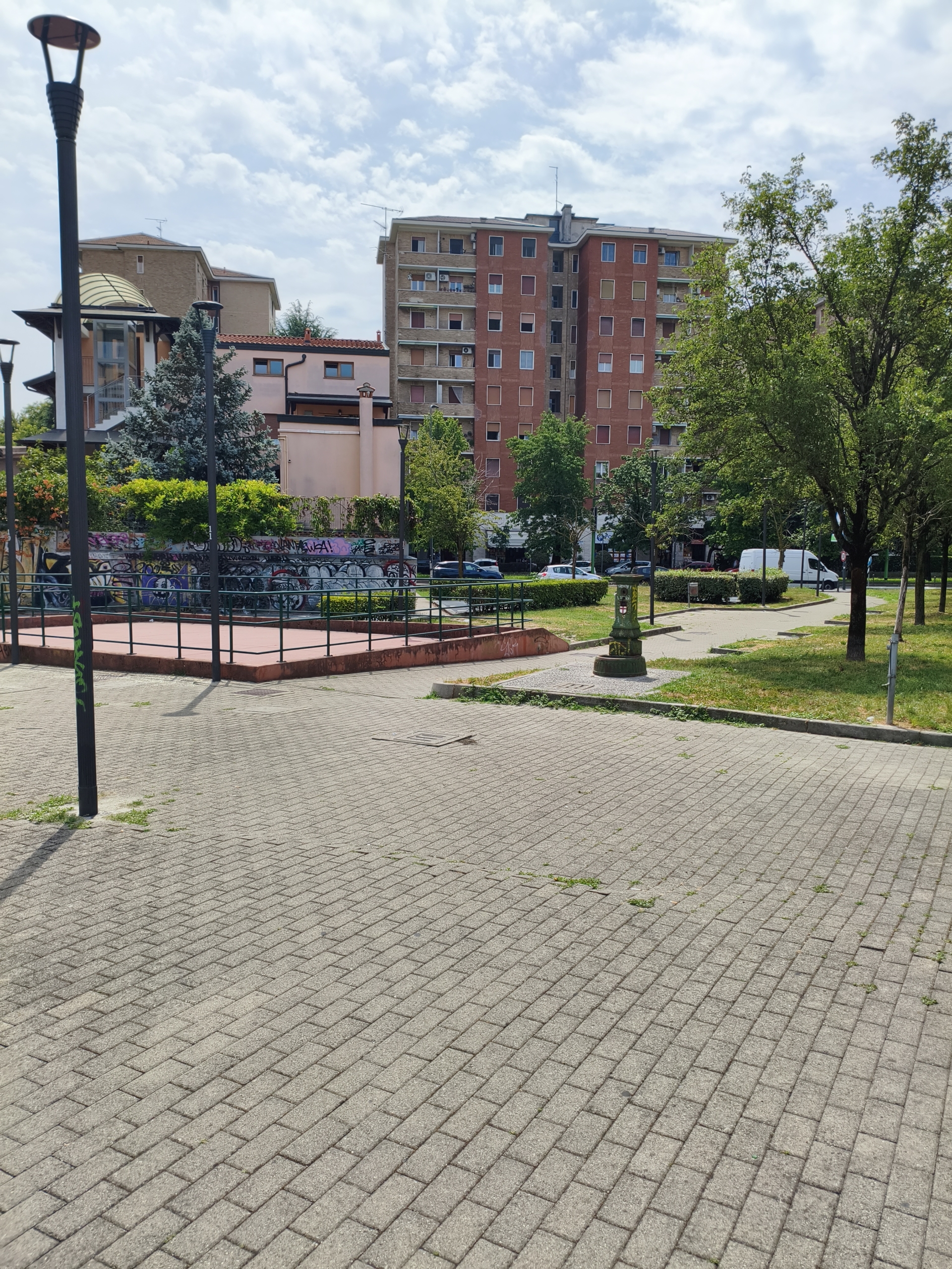 AFFITTO – Via Innocenzo Isimbardi 63 – BOX