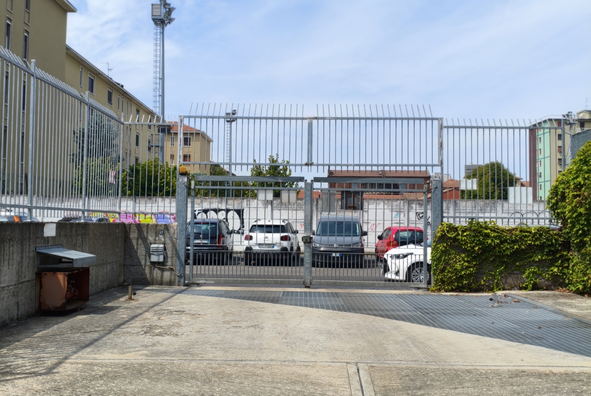 AFFITTO – Via Innocenzo Isimbardi 63 – BOX